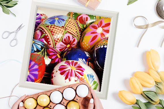 Пасхальные яйца являются символом процветания, широко используются также для украшения рождественского стола или корзины с едой, которой нужно пожертвовать в Великую субботу, что символизирует счастье и процветание